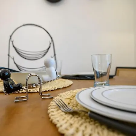 Seclusion, Privacy And 2 Bedroom Luxury In Glyfada Villa *
